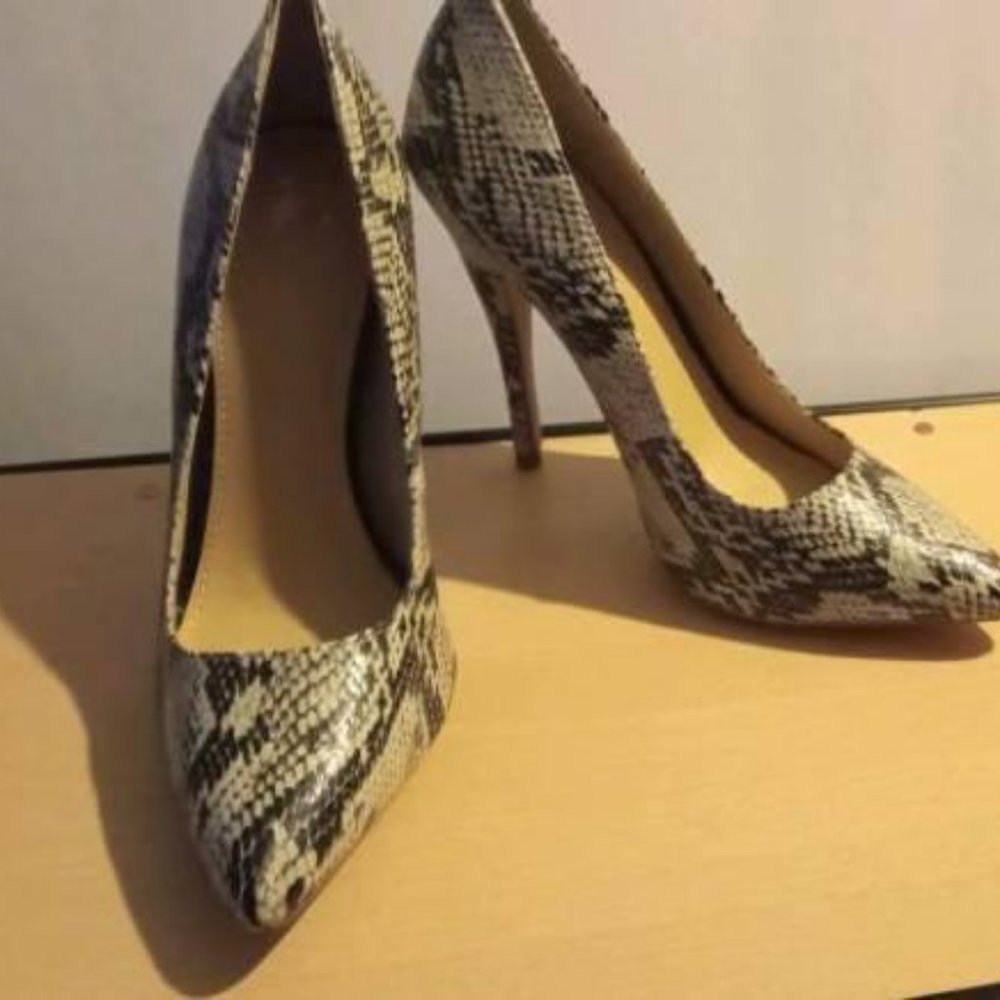 Shoes - Picture 4 of 5